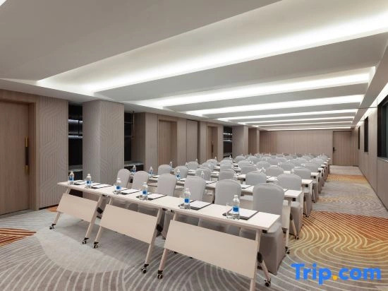 Holiday Inn & Suites Shanghai Changfeng by IHG