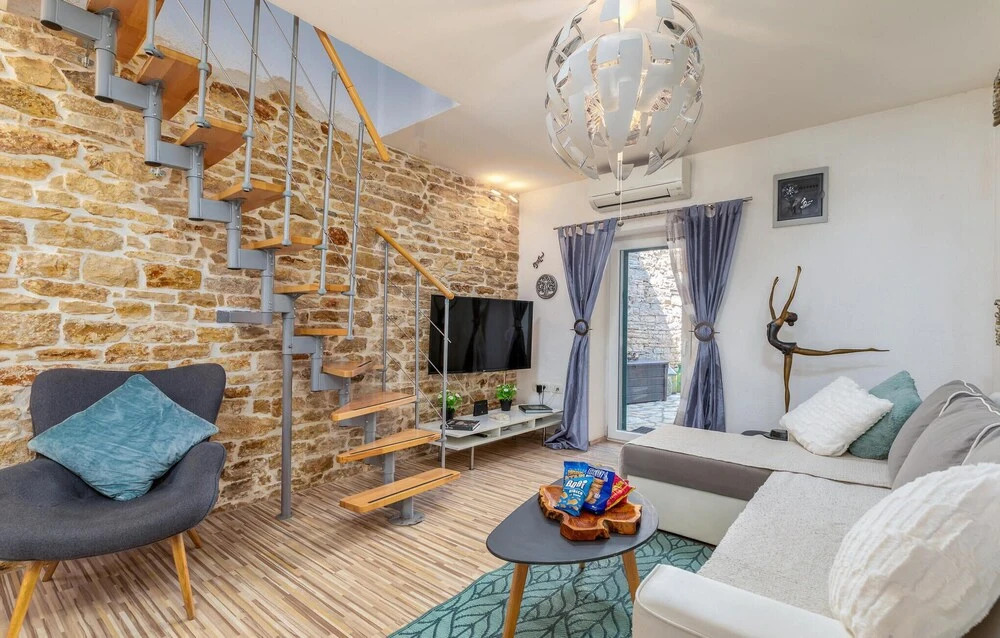 Amazing Home in Sisan with Hot Tub, WiFi & 2 Bedrooms