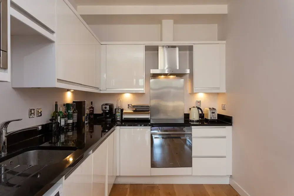 2 Bedroom Apartment in West Hampstead With Balcony