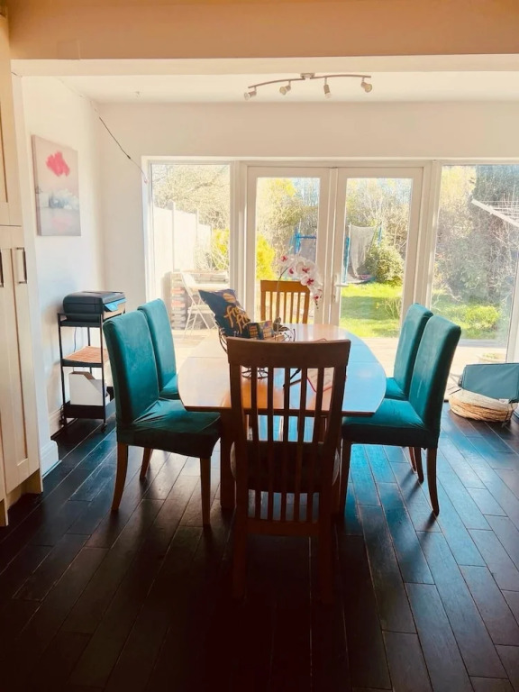 Gorgeous Cosy Home 2 Miles From Heathrow Airport