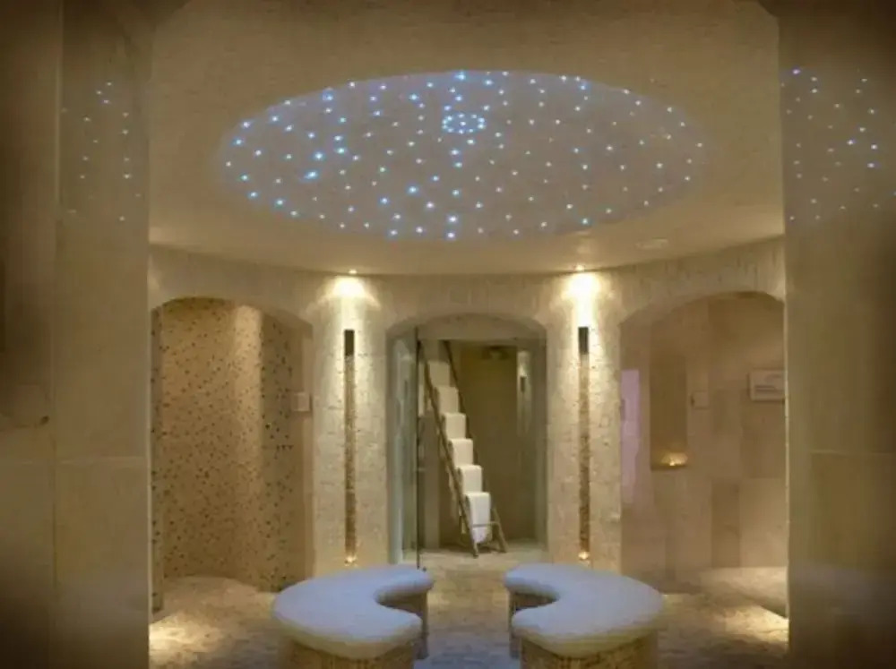 Westport Plaza Hotel, Spa & Leisure