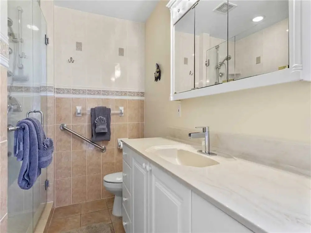Beach Sanctuary, Beach Front, Views, 4 Bedrooms, Hot Tub, Sleeps 10