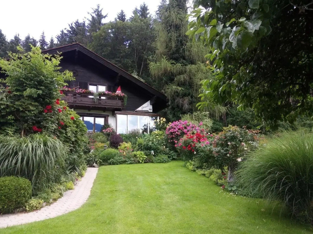 Blumenpension Strauss - Ferienwohnungen