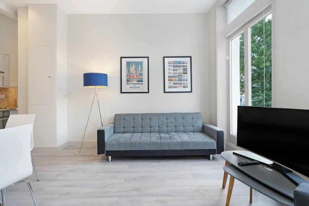 2 Bedroom Apartment in West Kensington