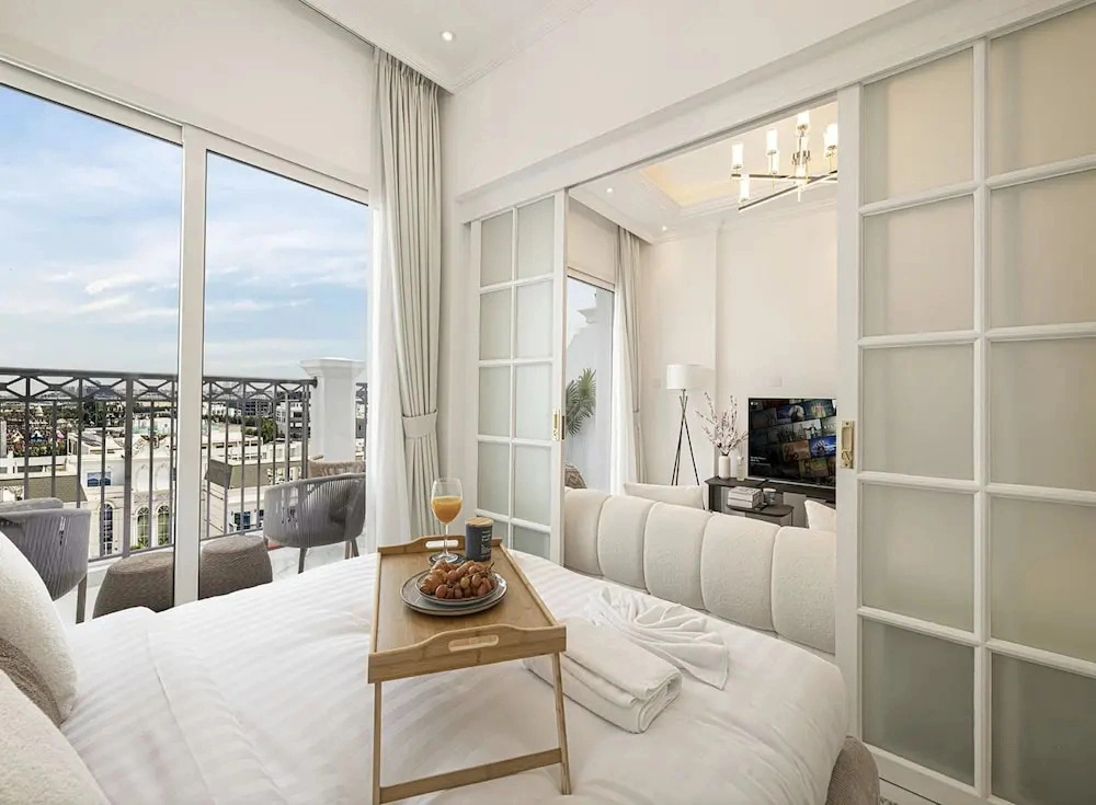Luxury 1BHK Near Miracle Garden Arjan