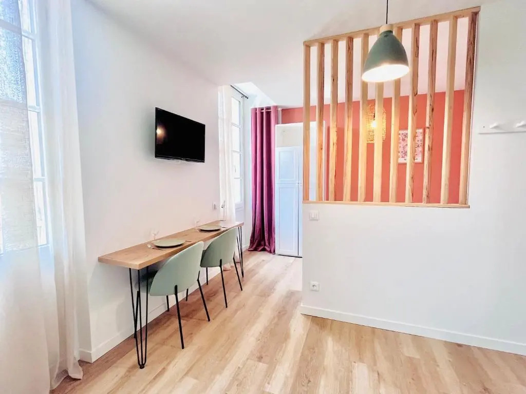LE QUAI 3 - Studio neuf LUMINEUX CALME - CLIM - WiFi - Gare à 200m