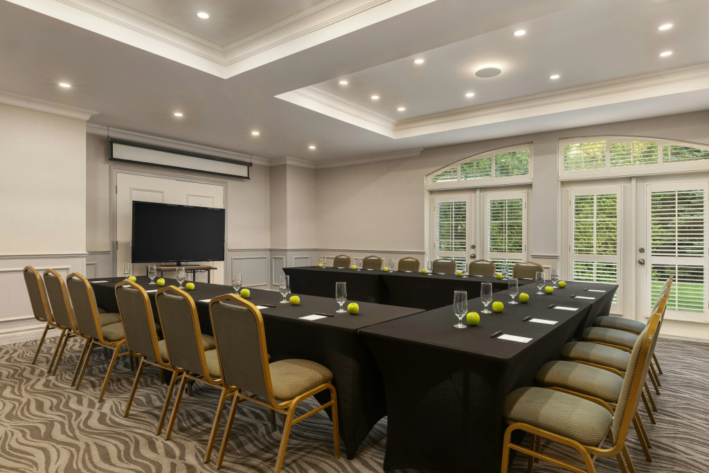 Hotel Vallea Bromont, Tapestry Collection by Hilton