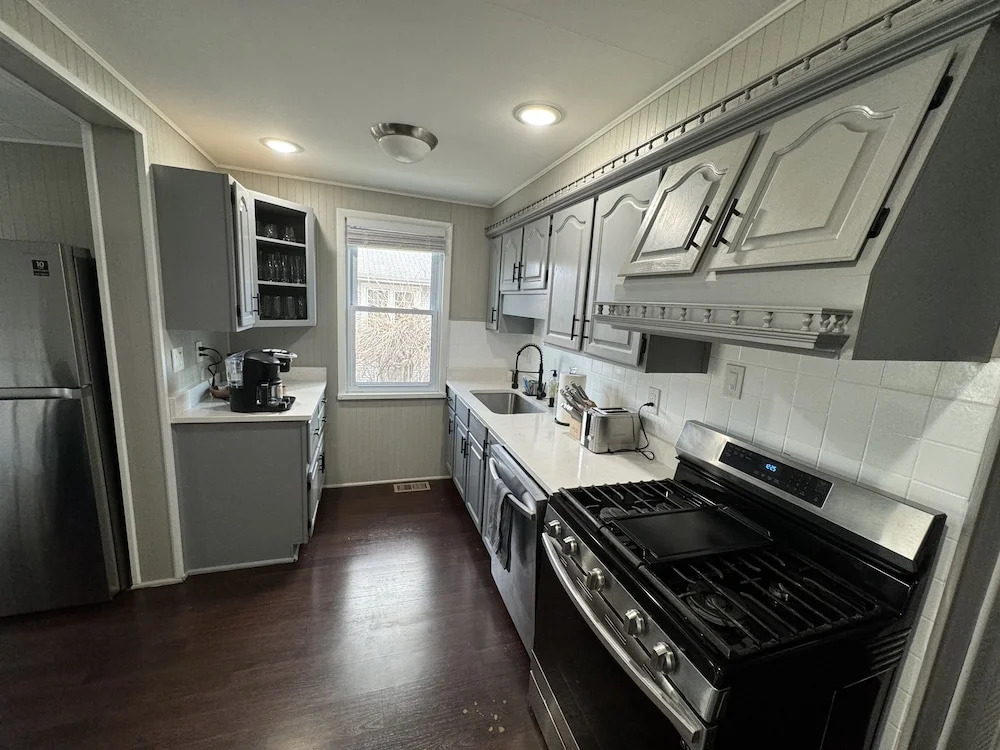 Spacious Retreat Near Convention Centers 4 Bedroom Home by RedAwning