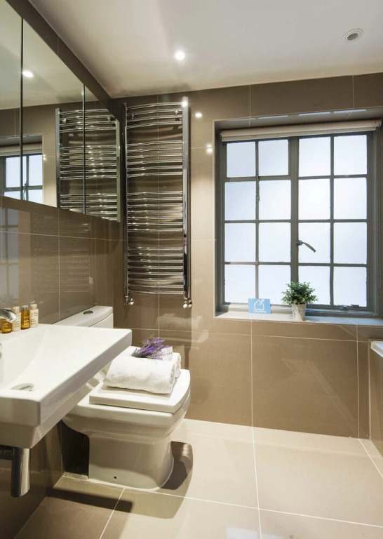 The Bright Airlie Gardens Apartment - DMG