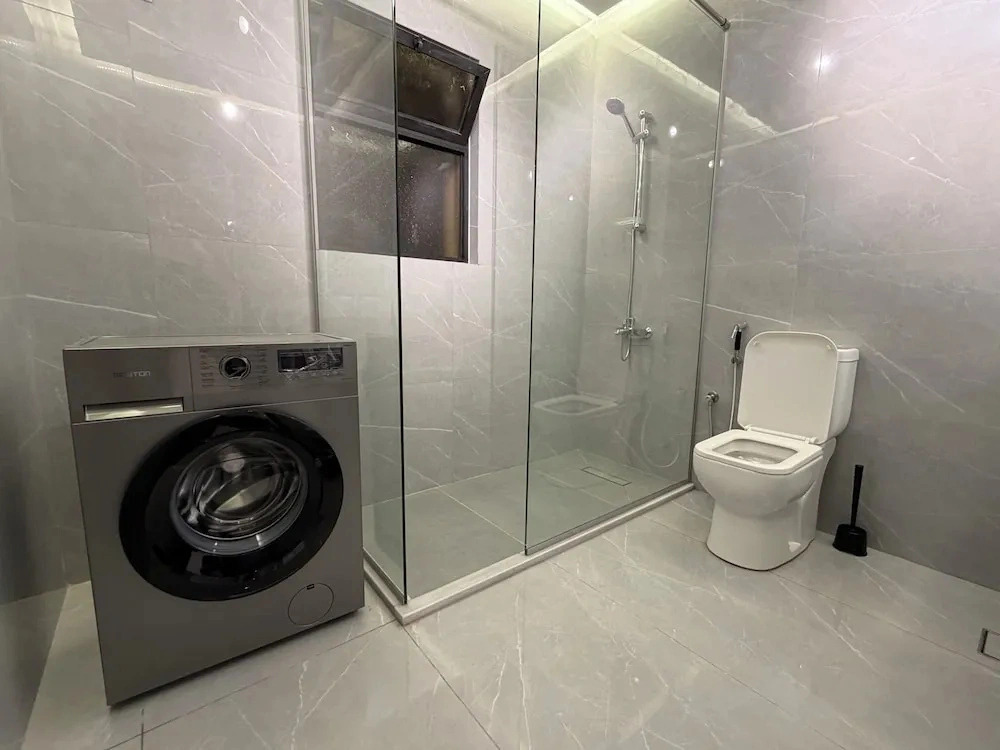 006 JRE Apartment With Stunning Boulevar