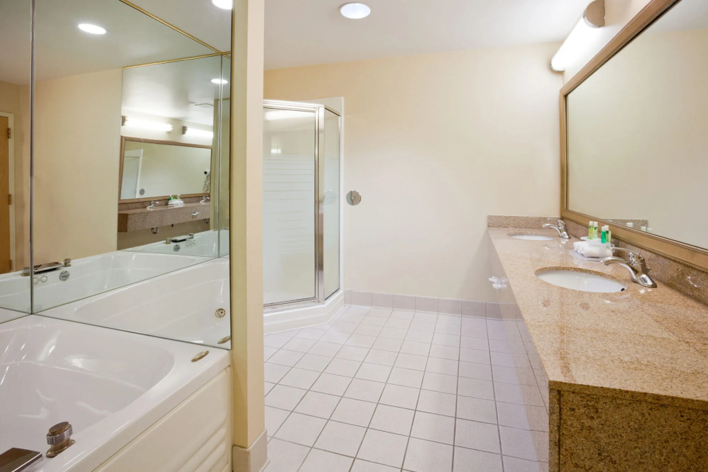 Holiday Inn Express Hotel & Suites Cedar Rapids I-380 at 33rd Avenue by IHG