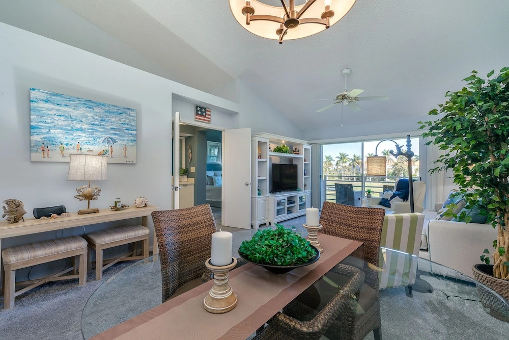 Vista Verde West by Vtrips