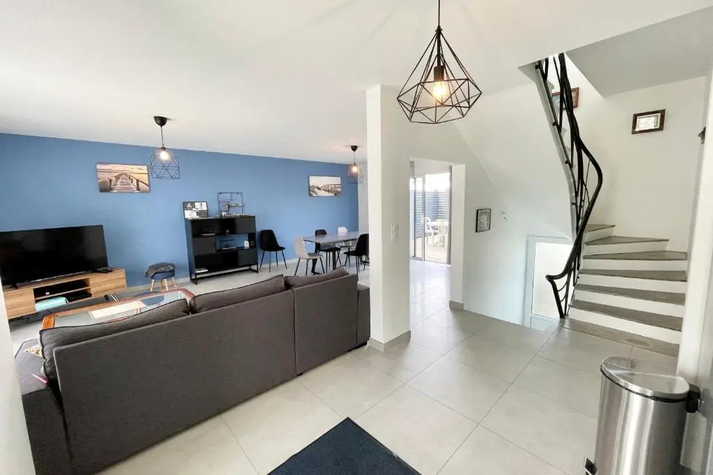 Maison contemporaine refaite à neuf - À 50M de l'océan