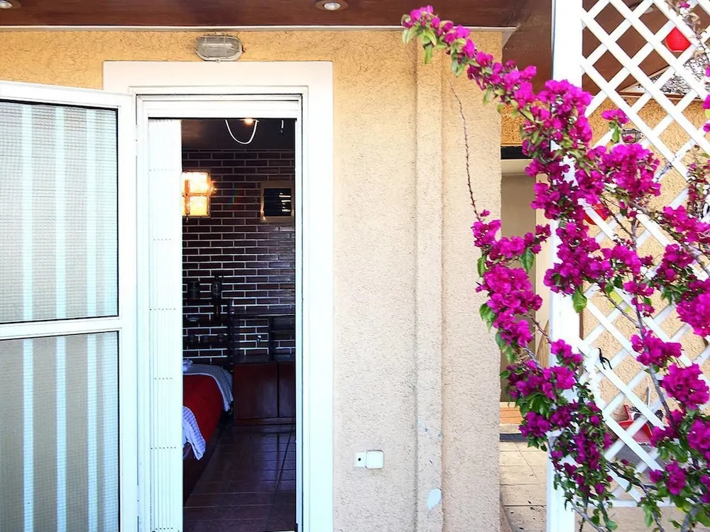 Romantic Apt with Penthouse & Acropolis View
