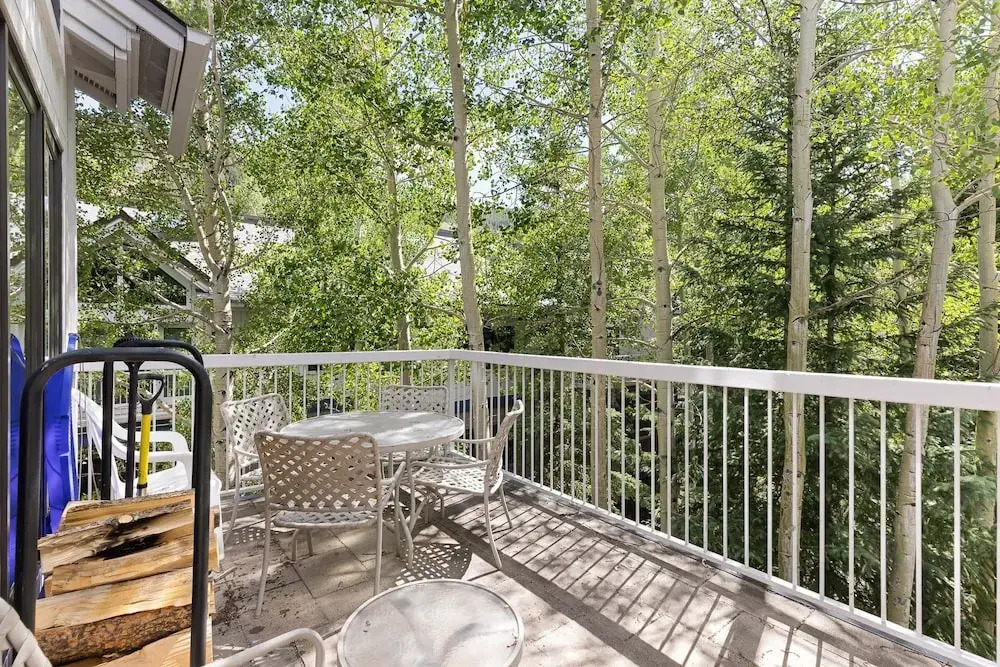 2708 Chateaux Dmont 3 Bedroom Condo