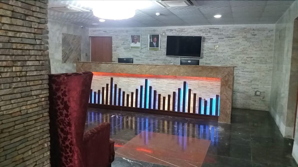 Valley Front Plus Hotel
