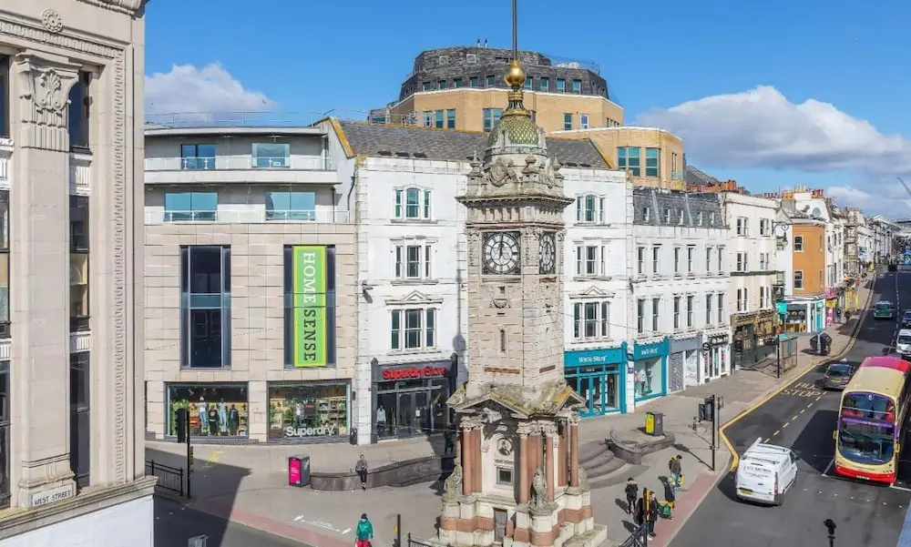 City Heights One Bedroom Modern apt 100 Metres From Seafront
