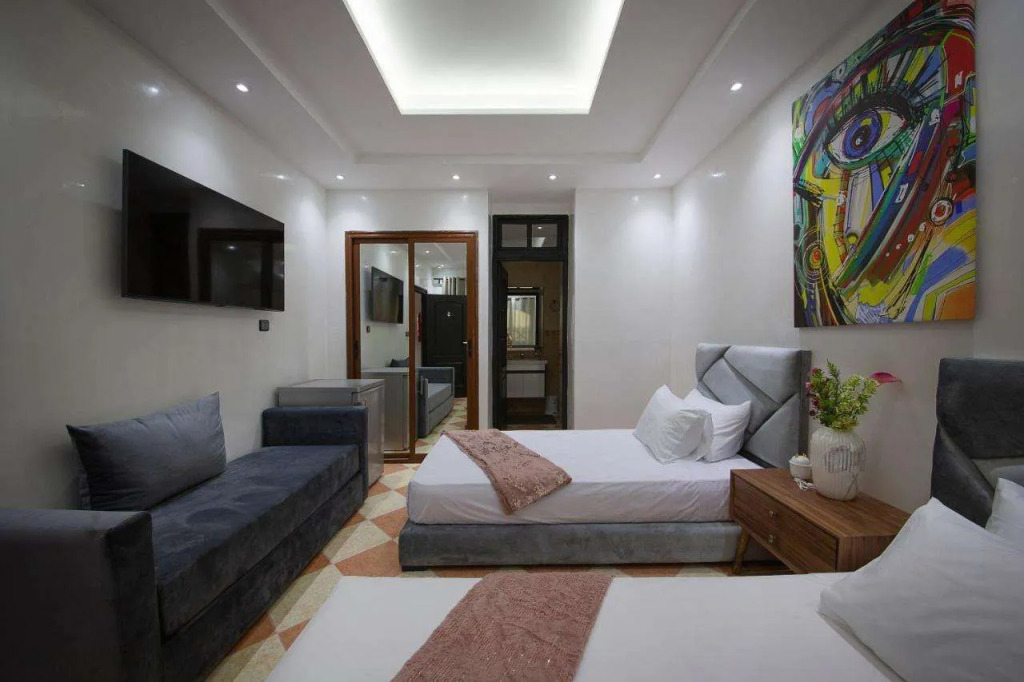 Riad Douirtna