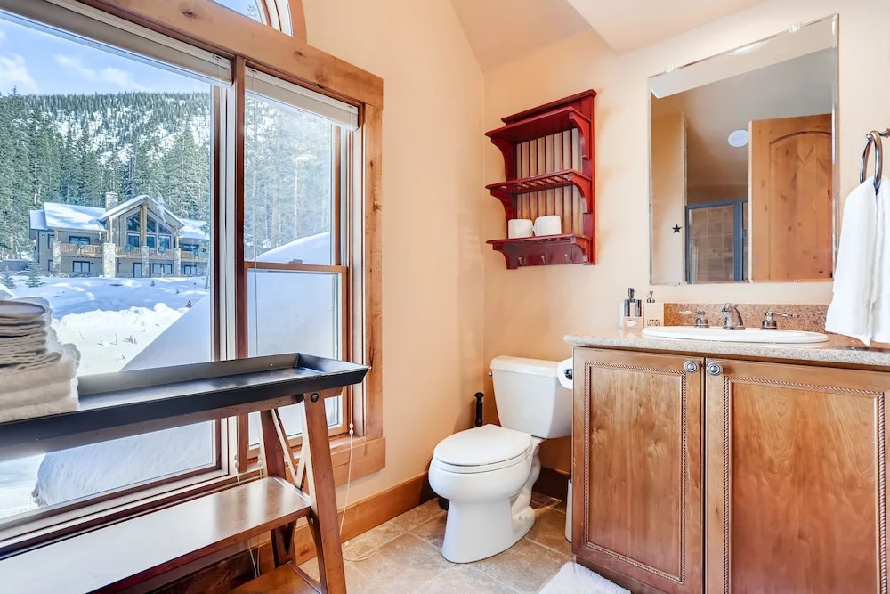 Secluded 6br W/ Hot Tub, Fire Pit & Chef's Kitchen 6 Bedroom Home
