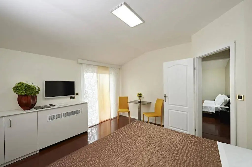 Hotel Tomi