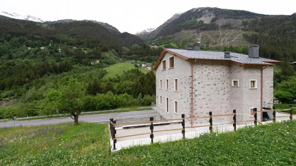 Villa Tola - Giallo