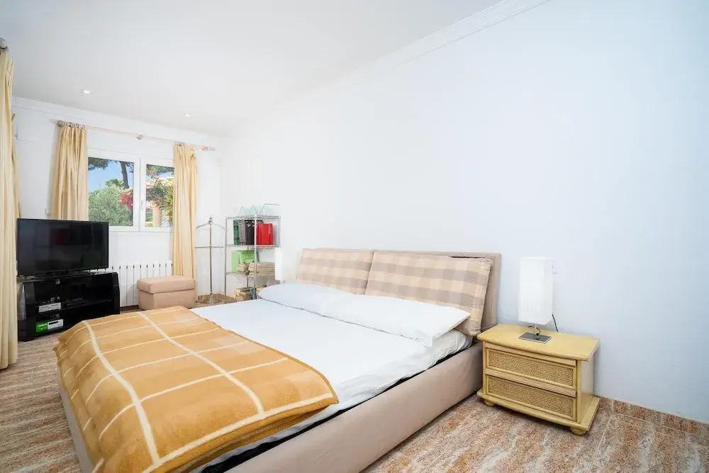 Charming 3-bed Villa in Denia, First Beach Line