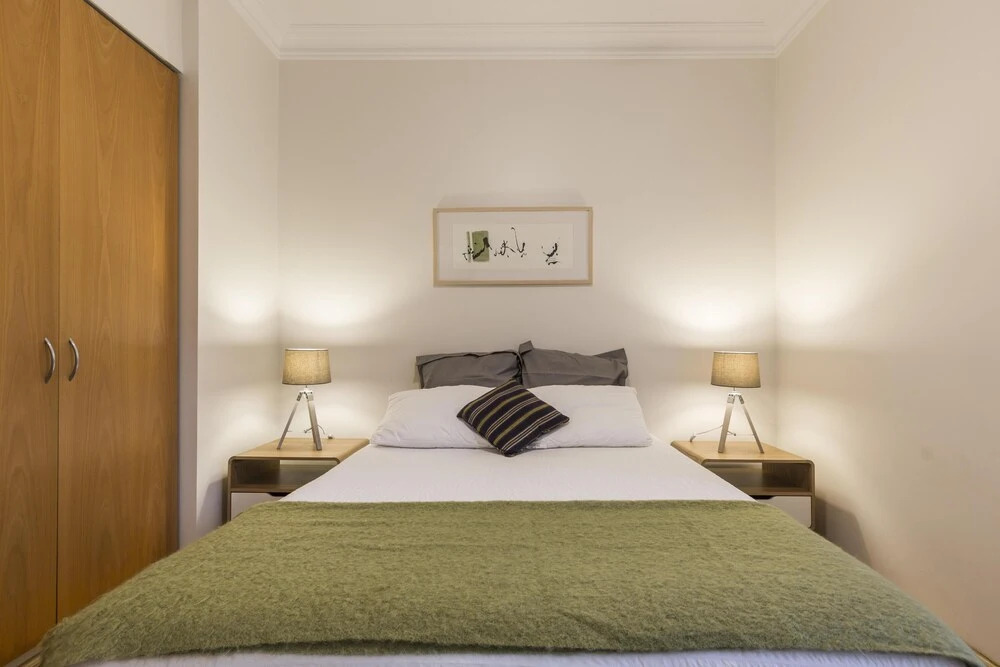 Queen Bed With Private Bathroom In Redfern Apt