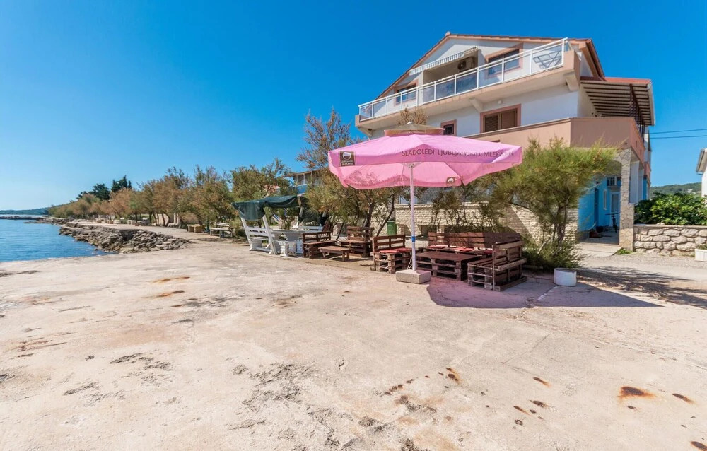 Beautiful Apartment in Nevidane With 2 Bedrooms and Wifi