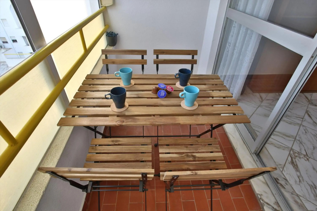 Apartment with balcony, airco & 3 min. from beach