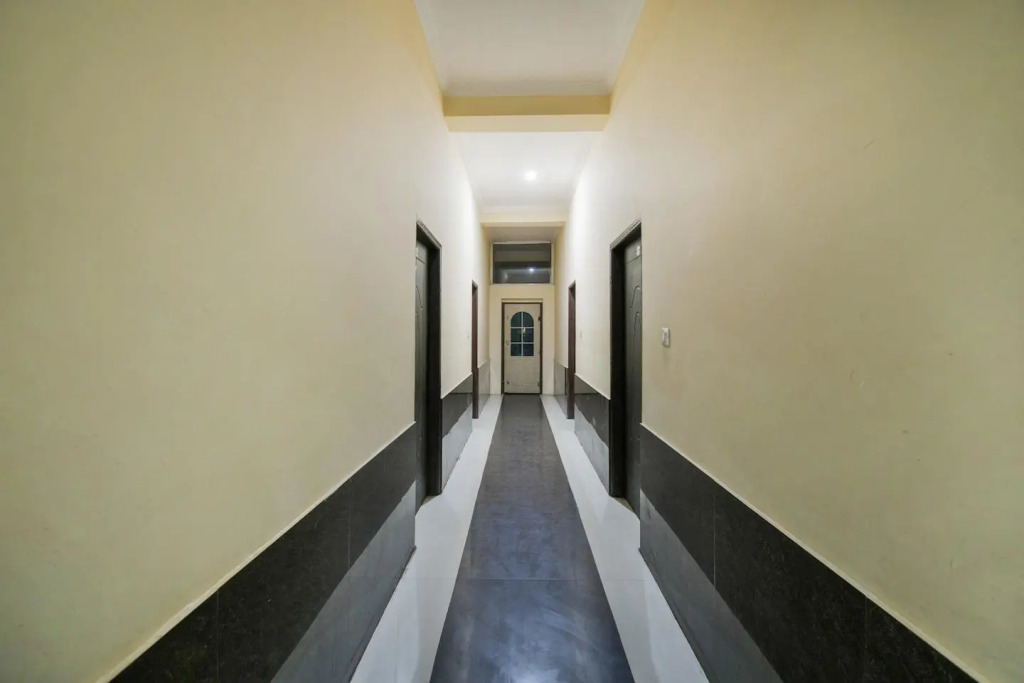 OYO 24575 Hotel Prabhu Villas