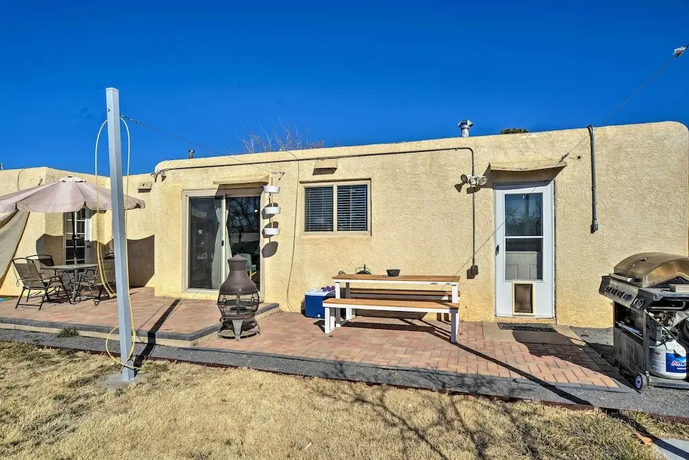 Vibrant ABQ Adobe Den: Mtn Views, Walk to Park!