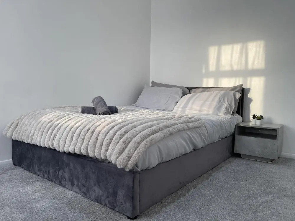3 Bed House - Sleeps 5 - Garden - Parking - Wifi