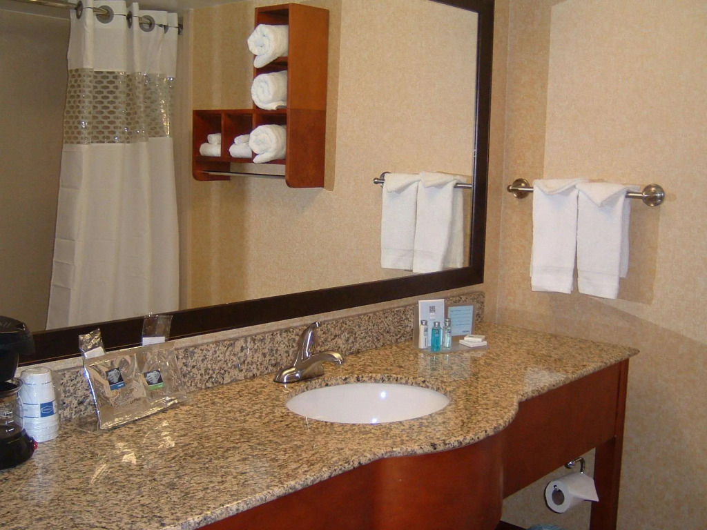 Hampton Inn & Suites Kansas City-Merriam