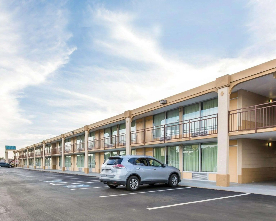 Econo Lodge Calhoun South