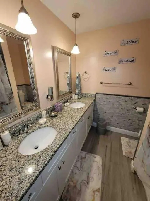 Elegant 2-bedroom pet-friendly villa w 2 parking spaces