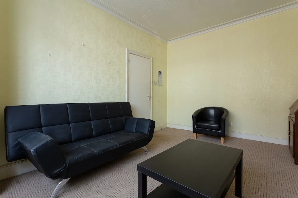 2 Bedroom House In Tooting With Garden
