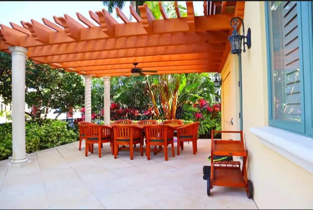 Extravagant Golden Mansion 6 Bedrooms 8 Bathrooms in the Finest Las Olas Area