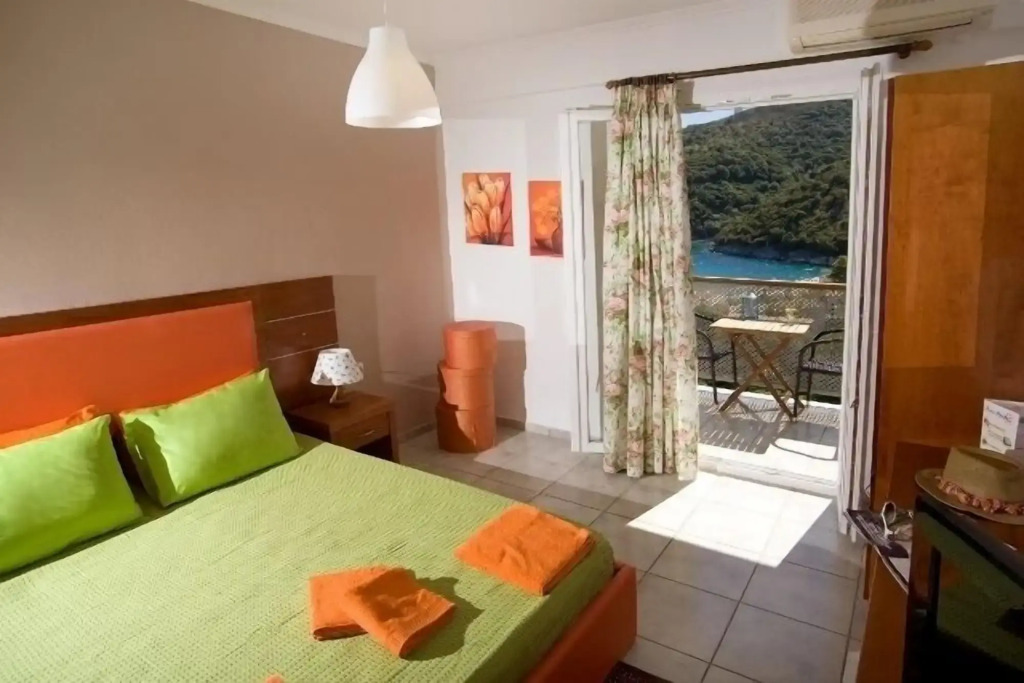 POROS BEACH camping- studios