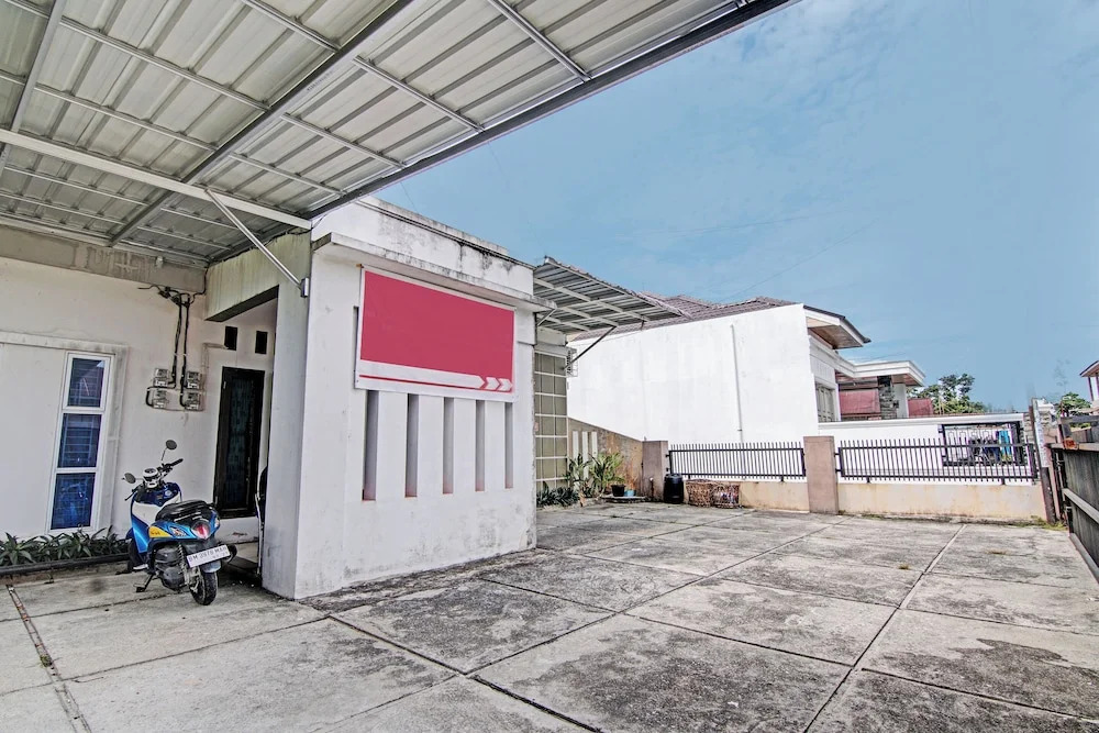 Hotel O Penginapan Puti SyariahNearBandara Sultan Syarif Kasim II