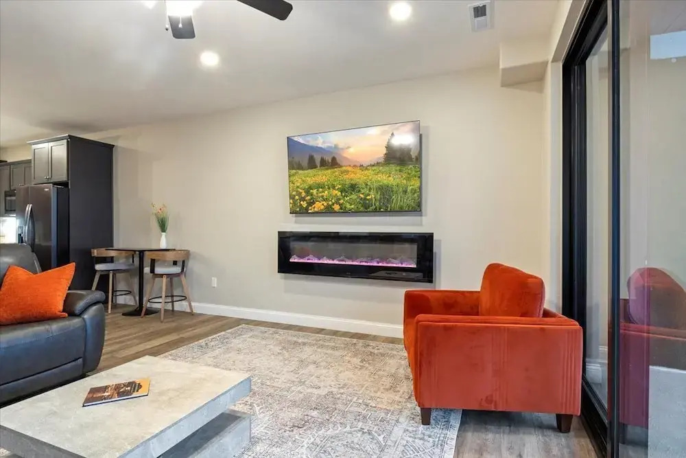 Family-fun Lakeside Luxury at Topsider in Osage w/ 2 Pools, Prime Views Pack N' Play & Games