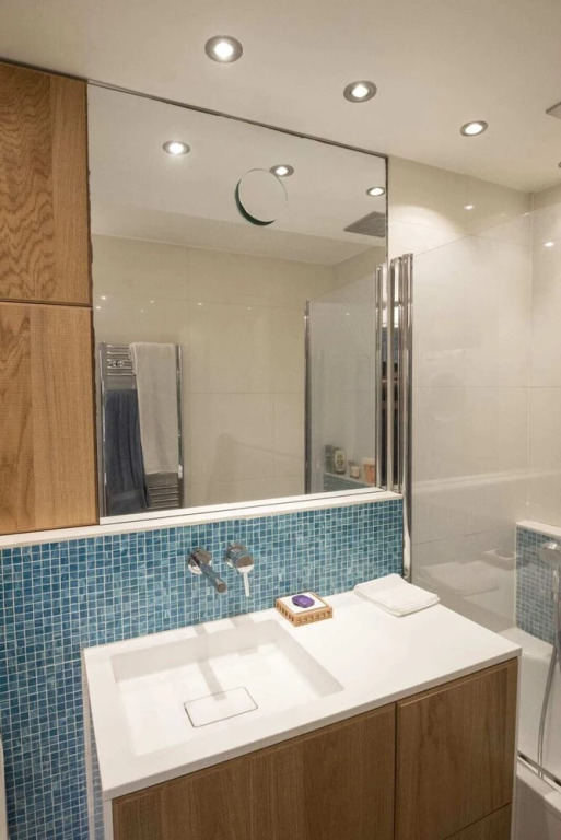 Superb Apartment With Balcony Near la Defense