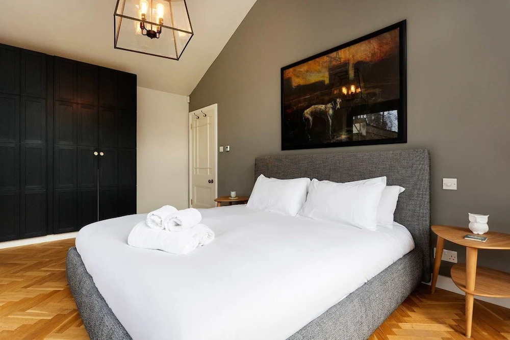 Veeve - The Coach House