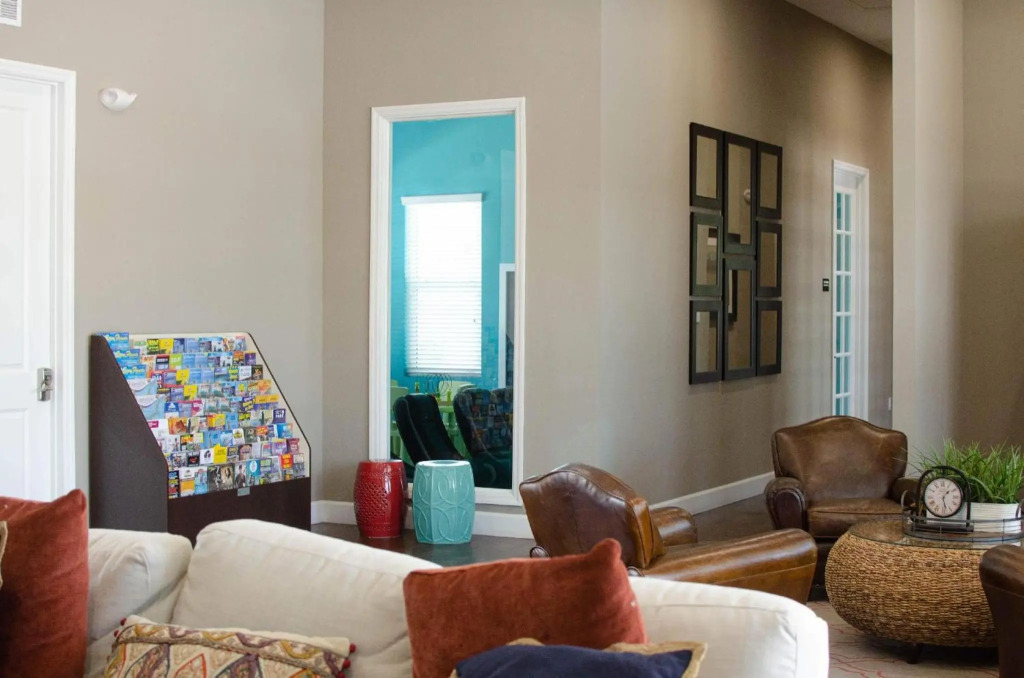 New townhouse in great luxurious community poolgym Close to Disney