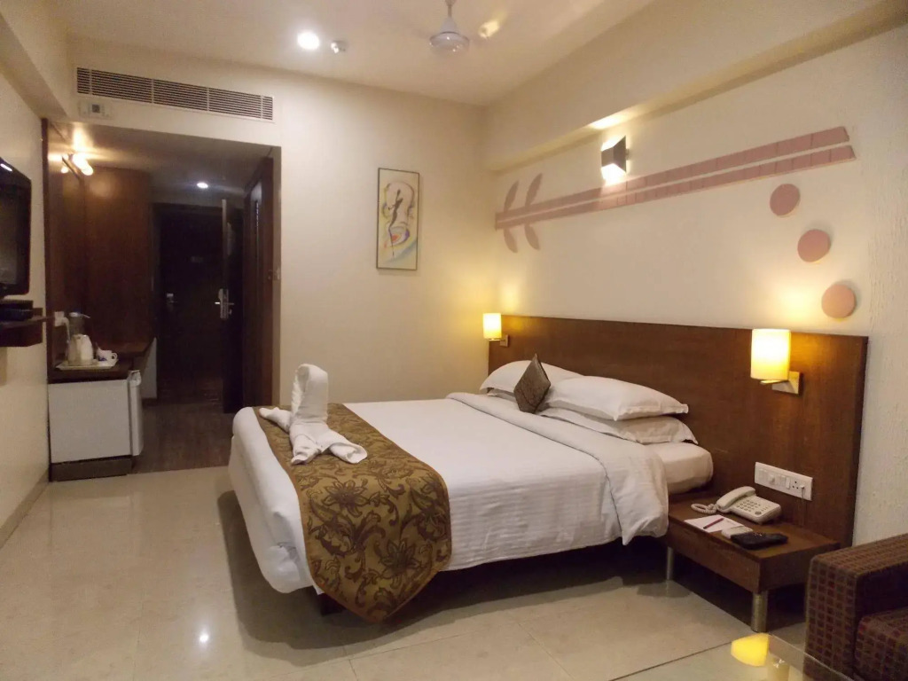 SilverCloud Hotel and Banquets