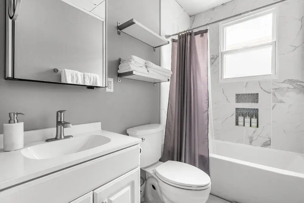 Charming 2 Bedroom with in Home Gym