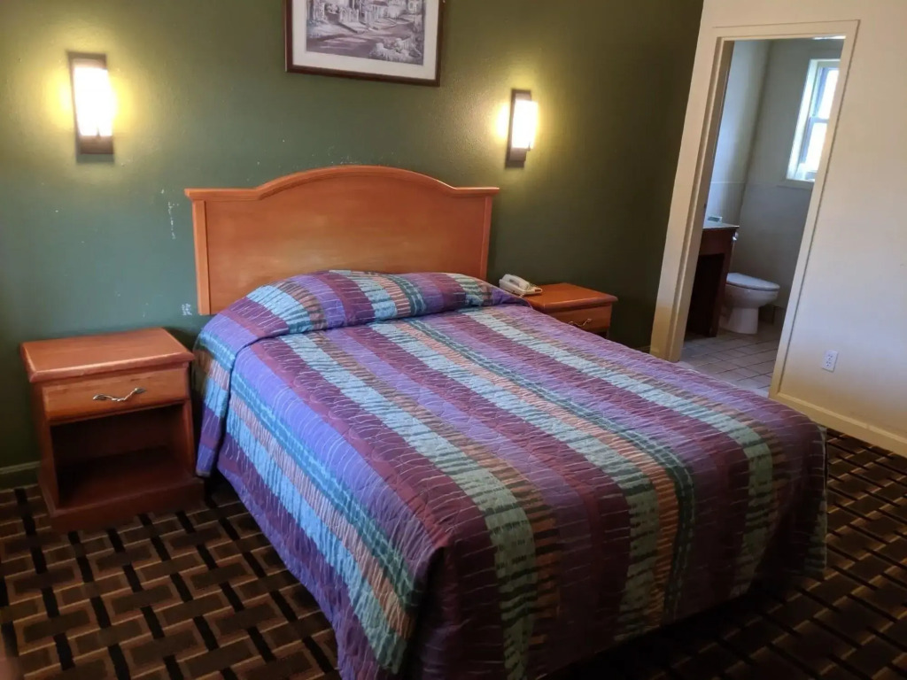 Shangri-La Motel