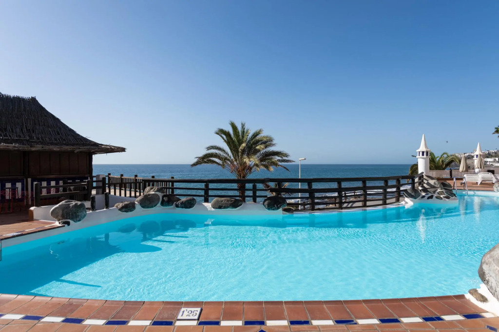 Altamar  52 with balcony&pool By CanariasGetaway