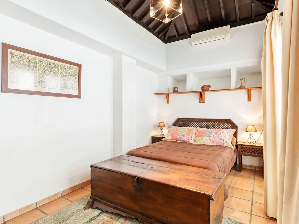 City Apartment near Alhambra