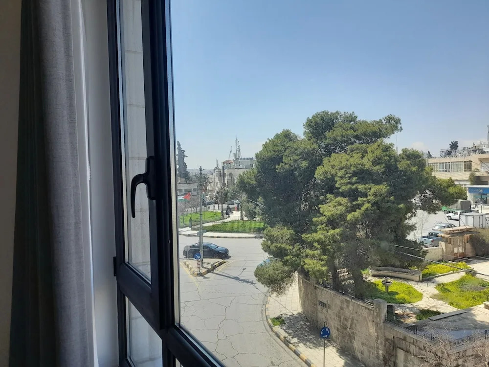 Liv Weibdeh Hotel Suites