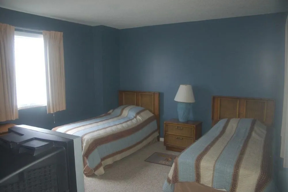 Crescent Sands at CB, Unit 4-L - 3 Br Condo
